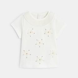 تي شيرت أبيض بزهور مطرزة بالترتر للفتيات الصغيرات